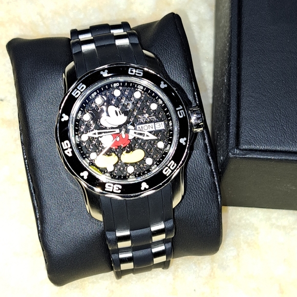 Disney Invicta Limited Edition Mickey Mouse Watch - Picture 2 of 13